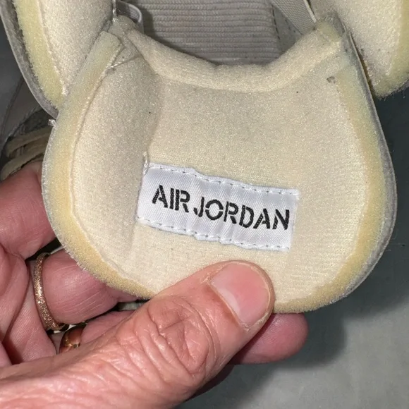 Jordan shoes Jordan 4 Retro Neutral Beige Retro Sneakers - Picture 7 of 17